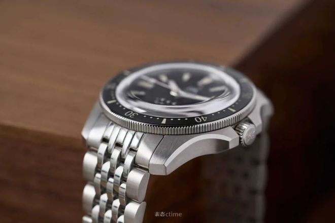 潜水表就是我一直在等的“国产小黑盾”终于等到了它的复刻!5k不到这块新品(图4) 潜水表就是我一直在等的“国产小黑盾”终于等到了它的复刻!5k不到这块新品(图4)