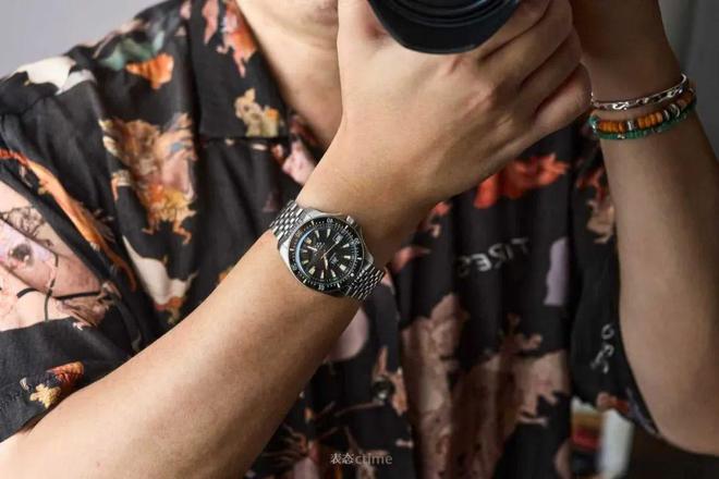 潜水表就是我一直在等的“国产小黑盾”终于等到了它的复刻!5k不到这块新品(图8) 潜水表就是我一直在等的“国产小黑盾”终于等到了它的复刻!5k不到这块新品(图8)