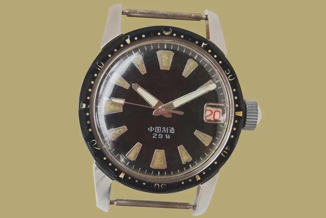 潜水表就是我一直在等的“国产小黑盾”终于等到了它的复刻!5k不到这块新品(图6) 潜水表就是我一直在等的“国产小黑盾”终于等到了它的复刻!5k不到这块新品(图6)