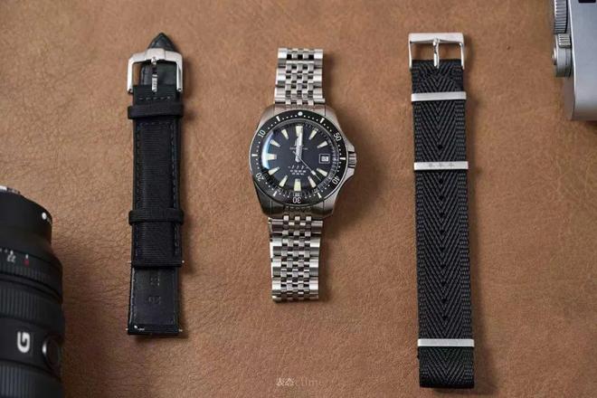 潜水表就是我一直在等的“国产小黑盾”终于等到了它的复刻!5k不到这块新品(图10) 潜水表就是我一直在等的“国产小黑盾”终于等到了它的复刻!5k不到这块新品(图10)